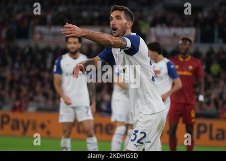 LazioÕs milieu de terrain italien Danilo Cataldi a mis en ligne pendant la série Un match de football entre AS Roma et ss lazio au stade Olimpico Rome, centre de l'Italie, sur 06 novembre 2022. Banque D'Images