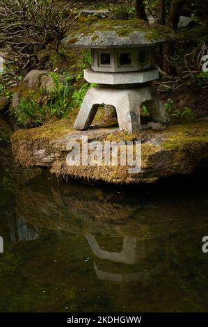 Jardin japonais au parc national Shore Acres dans le sud de l'Oregon Banque D'Images