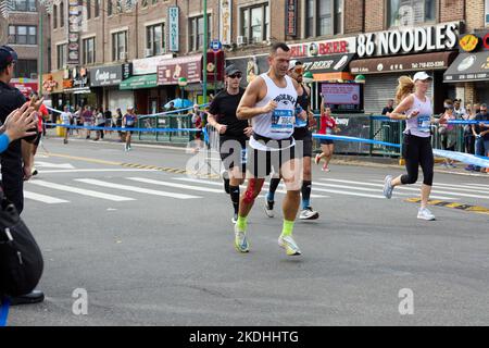 Brooklyn, NY, États-Unis. 6th novembre 2022. Le TCS New York City Marathon 2022 est à pleine capacité avec plus de 50 000 coureurs de 150 pays. (Image de crédit : © Mark J. Sullivan/ZUMA Press Wire) Banque D'Images