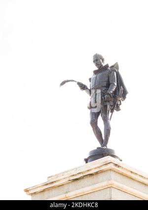 Statue de l'écrivain espagnol Miguel de Cervantes Saavedra dans la ville de sa naissance Alcala de Henares, Espagne Banque D'Images