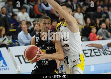 PalaOlimpia, Vérone, Italie, 06 novembre 2022, Diego Flaccadori - Dolomiti Energia Trentino pendant le championnat de Vérone de Tezenis contre Dolomiti Energia Trentin - Championnat italien de basket-ball De série Banque D'Images