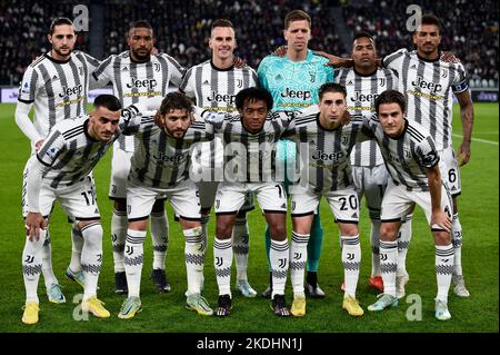 Turin, Italie. 06 novembre 2022. Les joueurs de Juventus FC posent pour une photo d'équipe avant le match de football série A entre Juventus FC et FC Internazionale. Credit: Nicolò Campo/Alay Live News Banque D'Images