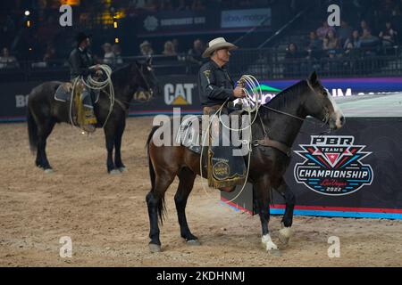 Las Vegas, États-Unis. 6 novembre 2022, Las Vegas, Nevada, LAS VEGAS, NV, Etats-Unis: LAS VEGAS, NV - NOVEMBRE 6: Les chevaux de sécurité de la patrouille frontalière des Etats-Unis ici pour les championnats d'équipe à T-Mobile Arena pour PBR - Championnat professionnel d'équipe d'équitation de taureaux sur 6 novembre 2022 à Las Vegas, NV, Etats-Unis. (Credit image: © Louis Grasse/PX Imagens via ZUMA Press Wire) Credit: ZUMA Press, Inc./Alamy Live News Banque D'Images