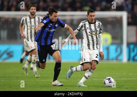 Turin, Italie. 6th novembre 2022. Matteo Darmian du FC Internazionale défenses avec Angel Di Maria de Juventus pendant le match de la série A à l'Allianz Stadium, Turin. Crédit photo à lire: Jonathan Moscrop/Sportimage crédit: Sportimage/Alay Live News Banque D'Images