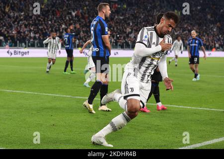 Turin, Italie. 6th novembre 2022. Danilo de Juventus fête avant que son but ne soit refusé par l'arbitre Daniele Doveri après une consultation avec le VARial pendant le match série A à l'Allianz Stadium, Turin. Crédit photo à lire: Jonathan Moscrop/Sportimage crédit: Sportimage/Alay Live News Banque D'Images