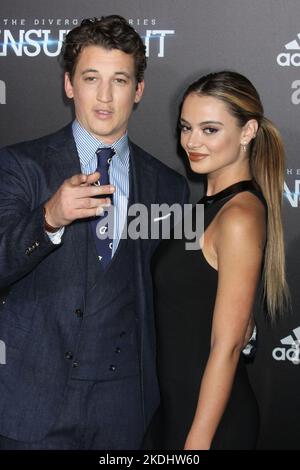 Miles Teller et sa petite amie Keleigh Sperry assistent à la première de la série « The divergent Series: Insurrecent » de Summit Entertainment au théâtre Ziegfeld à New York, sur 16 mars 2015. Crédit photo : Henry McGee/MediaPunch Banque D'Images
