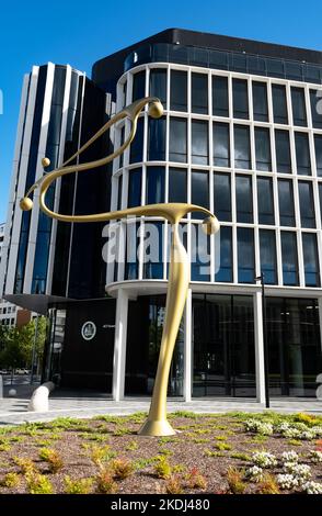 Big Snake - sculpture de Phil Price, Constitution place, Canberra ACT, Australie Banque D'Images