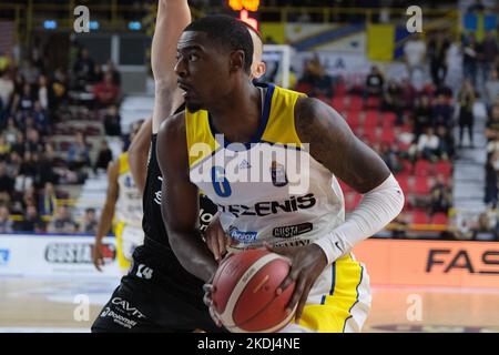 PalaOlimpia, Vérone, Italie, 06 novembre 2022, ARIC Holman - Tezenis Verona pendant Tezenis Verona vs Dolomiti Energia Trentino - Championnat italien de basket-ball A Serie Banque D'Images