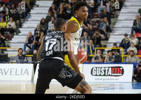 PalaOlimpia, Vérone, Italie, 06 novembre 2022, Xavier Johnson - Tezenis Verona pendant Tezenis Verona vs Dolomiti Energia Trentino - Championnat italien de basket-ball A Serie Banque D'Images