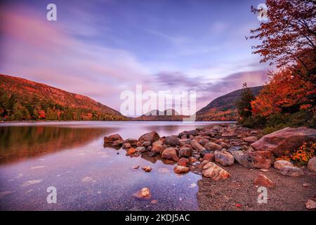 Jordan Pond dans le parc national d'Acadia, Maine, États-Unis Banque D'Images