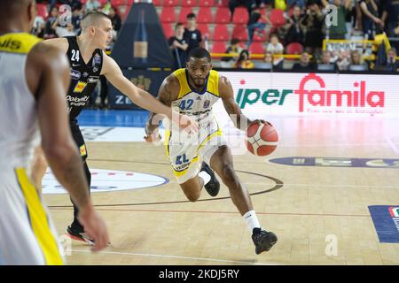 PalaOlimpia, Vérone, Italie, 06 novembre 2022, Jamarr Sanders - Verona de Tezenis pendant Verona de Tezenis contre Dolomiti Energia Trentino - Championnat italien de basket-ball A Serie Banque D'Images