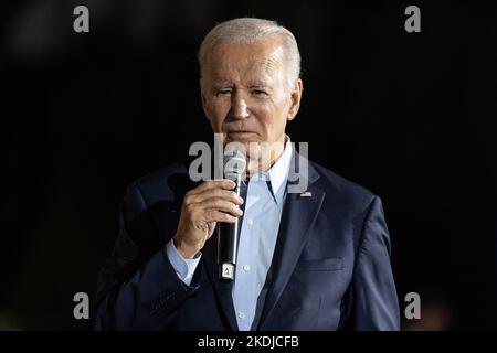 Bronxville, New York, États-Unis. 6th novembre 2022. Le président Joseph Biden Jr. Parle pendant l'arrêt de campagne pour la gouverneure Kathy Hochul au Collège Sarah Lawrence à Bronxville. Plus de milliers de participants ont assisté au rassemblement. De nombreux élus ont pris la parole au cours du rassemblement, notamment les deux sénateurs de l'État Charles Schumer et Kirsten Gilliband, le procureur général de l'État Letitia James, le contrôleur d'État Thomas DiNapoli, le représentant Jamaal Bowman et d'autres. (Credit image: © Lev Radin/Pacific Press via ZUMA Press Wire) Banque D'Images