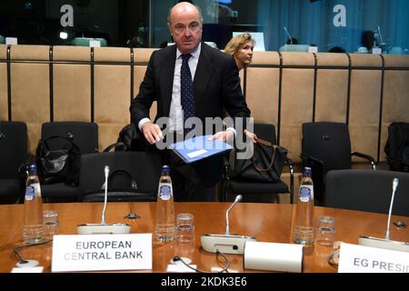 Bruxelles, Belgique. 07th novembre 2022. Le vice-président de la Banque centrale européenne Luis de Guindos assiste à une réunion de dialogue macroéconomique avec les partenaires sociaux européens à Bruxelles, Belgique, le 7 novembre 2022. Crédit: ALEXANDROS MICHAILIDIS/Alamy Live News Banque D'Images