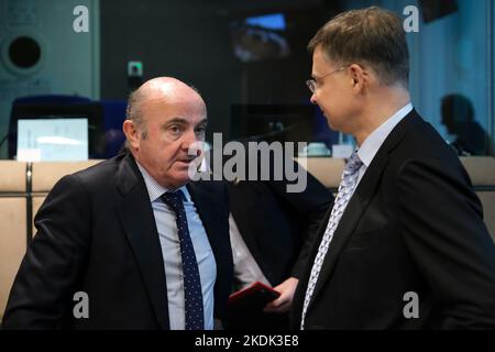 Bruxelles, Belgique. 07th novembre 2022. Le vice-président de la Banque centrale européenne Luis de Guindos assiste à une réunion de dialogue macroéconomique avec les partenaires sociaux européens à Bruxelles, Belgique, le 7 novembre 2022. Crédit: ALEXANDROS MICHAILIDIS/Alamy Live News Banque D'Images