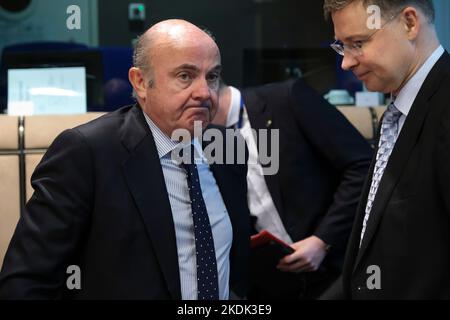 Bruxelles, Belgique. 07th novembre 2022. Le vice-président de la Banque centrale européenne Luis de Guindos assiste à une réunion de dialogue macroéconomique avec les partenaires sociaux européens à Bruxelles, Belgique, le 7 novembre 2022. Crédit: ALEXANDROS MICHAILIDIS/Alamy Live News Banque D'Images