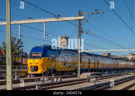 Den Helder, pays-Bas, septembre 2022. Train hollandais à la gare de Den Helder. Photo de haute qualité. Photo de haute qualité Banque D'Images