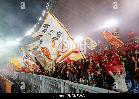 Rome, Italie. 06th novembre 2022. Les fans de Rome attendent le début du match de football de la série A entre Rome et le Latium au stade olympique de Rome, Rome, Italie, 6 novembre 2022. Crédit: Riccardo de Luca - mise à jour des images/Alamy Live News Banque D'Images