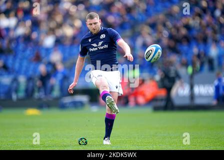 Photo du dossier datée du 12-03-2022 de Finn Russell en Écosse, qui a gagné un appel en Écosse après le stand d'Adam Hastings, un collègue, a subi une blessure à la tête lors de la victoire de samedi sur Fidji. Date de publication : lundi 7 novembre 2022. Banque D'Images