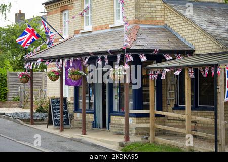 BUCKINGHAMSHIRE, Royaume-Uni - 03 juin 2022. Extérieur d'une boucherie anglaise traditionnelle dans le village de Padbury, Buckinghamshire, Royaume-Uni Banque D'Images