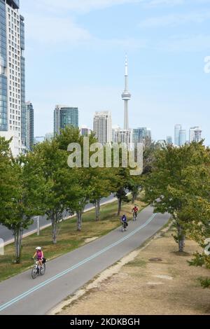 Piste cyclable le long du boulevard Lake Shore, Toronto, Canada Banque D'Images