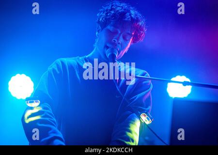 Édimbourg, Écosse. Jeudi 3 novembre 2022. Édimbourg, Écosse. Jeudi 3 novembre 2022. Christopher Taylor AKA Body Meat, musicien électronique américain, sur scène à Edinburgh Summerhall, dans le cadre d'une courte tournée européenne soutenant la réserve de blessures du groupe hip-hop. Body Meat est un projet musical expérimental lancé en 2016 par Christopher Taylor, un multi-instrumentiste et producteur basé à Philadelphie, PA. Banque D'Images