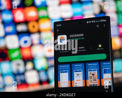 Galati, Roumanie - 31 octobre 2022 : application Dedeman disponible sur Google Play Store pour smartphones Android Banque D'Images