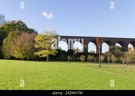 Le viaduc de Chappel dans l'Essex, vu de Millenium Green Banque D'Images