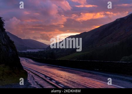 Reflets colorés au coucher du soleil sur le col de Tal-y-llyn Banque D'Images