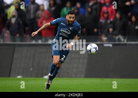 Dylan Bronn de US Salernitana Gesture pendant la série Un match entre US Salernitana et US Cremonese au Stadio Arechi, Salerno, Italie, le 5 novembre Banque D'Images