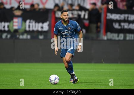 Dylan Bronn de US Salernitana Gesture pendant la série Un match entre US Salernitana et US Cremonese au Stadio Arechi, Salerno, Italie, le 5 novembre Banque D'Images