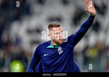 Turin, Italie. 06th novembre 2022. Milan Skriniar of Inter s'échauffe avant la série Un match entre Juventus et Inter au stade Allianz de Turin. (Crédit photo : Gonzales photo/Alamy Live News Banque D'Images