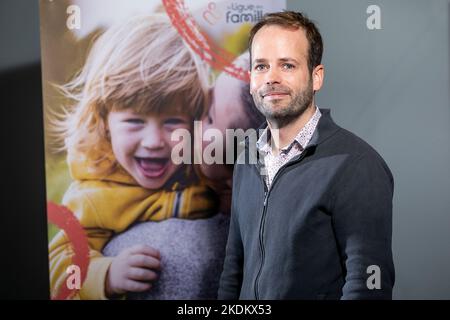 Hachez Damien et pose pour le photographe un photoshoot au siège de la Ligue des familles, à Bruxelles, le lundi 07 novembre 2022. BELGA PHOTO HATIM KAGHAT Banque D'Images