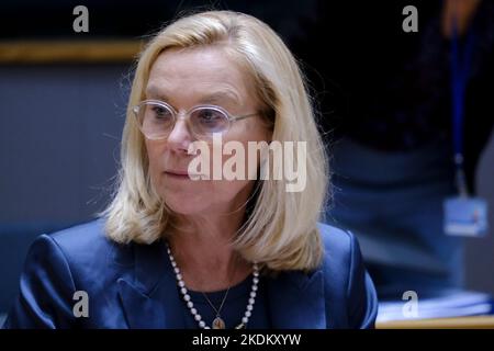 Bruxelles, Belgique. 07th novembre 2022. Sigrid Kaag, ministre des Finances, assiste à une réunion des ministres des Finances de l'Eurogroupe, au Conseil européen de Bruxelles, Belgique, le 7 novembre 2022. Crédit: ALEXANDROS MICHAILIDIS/Alamy Live News Banque D'Images