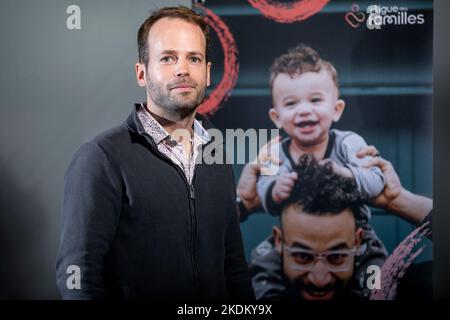 Hachez Damien et pose pour le photographe un photoshoot au siège de la Ligue des familles, à Bruxelles, le lundi 07 novembre 2022. BELGA PHOTO HATIM KAGHAT Banque D'Images