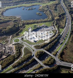 Vue aérienne de Leeds Skelton Lake Services, géré par Extra à la sortie 45 de l'autoroute M1 Banque D'Images