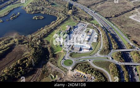 Vue aérienne de Leeds Skelton Lake Services, géré par Extra à la sortie 45 de l'autoroute M1 Banque D'Images