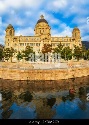 Centre-ville de Liverpool - Three Graces, bâtiments sur le front de mer de Liverpool au crépuscule, Royaume-Uni Banque D'Images