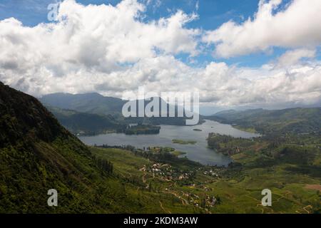 Magnifique Maussakelle reservior et domaine de thé au Sri Lanka. Banque D'Images