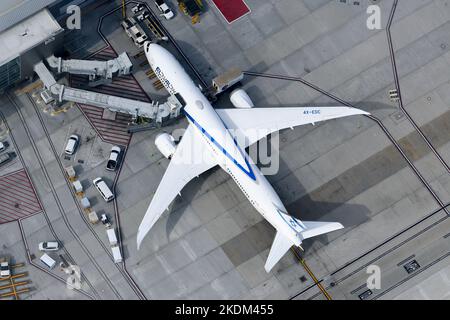 L'avion Boeing 787 d'El Al Israel Airlines est stationné. Avion 787-9 d'ElAl Airlines. Avion 4X-EDC appartenant à la compagnie aérienne israélienne. Banque D'Images