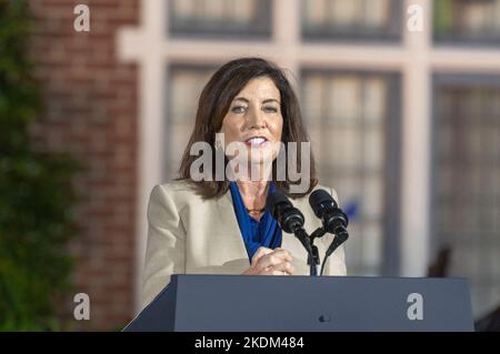 Yonkers, États-Unis. 06th novembre 2022. Kathy Hochul, gouverneure de New York, parle lors de son rassemblement « sortez le vote » au Sarah Lawrence College à Yonkers, New York. (Photo par Ron Adar/SOPA Images/Sipa USA) crédit: SIPA USA/Alay Live News Banque D'Images