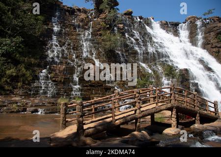 La cascade de Tirathgarh est située dans le parc national de la vallée de Kanger. Une cascade blanche, c'est l'une des attractions importantes de Jagdalpur Banque D'Images