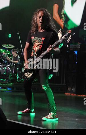 Hollywood FL, États-Unis. 06th novembre 2022. KIRK Hammett de Metallica se produit lors d'un concert hommage spécial à Jon et Marsha Zazula de Megaforce Records, qui interprète de la musique de Kill 'EM All and Ride the Lightning at Hard Rock Live qui s'est tenu au Seminole Hard Rock Hotel & Casino sur 6 novembre 2022 à Hollywood, Floride. Crédit : Mpi04/Media Punch/Alamy Live News Banque D'Images