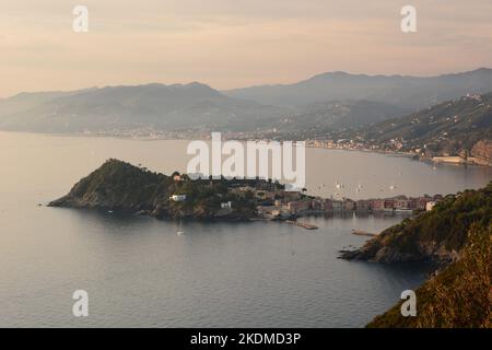 Sestri Levante vu de Punta Manara. Ligurie. Italie Banque D'Images