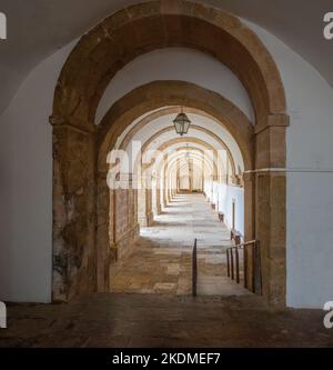 Monastère de Santa Clara-a-Nova Cloisters - Coimbra, Portugal Banque D'Images