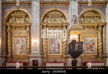 Intérieur de l'église de la reine Sainte-Isabel au monastère de Santa Clara-a-Nova - Coimbra, Portugal Banque D'Images