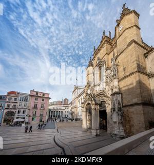 8 place de Maio avec Hôtel de ville de Coimbra et Eglise Santa Cruz - Coimbra, Portugal Banque D'Images