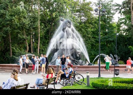 BYDGOSZCZ, POLOGNE - 10 AOÛT 2022 : Fontaine d'illusion (Fontanna Potop) au centre de la ville de Bydgoszcz, à Park im. Kazimierza Wielkiego (parc Casimir le G Banque D'Images