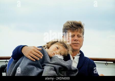 Week-end Hyannisport. Caroline Kennedy, présidente Kennedy. Hyannisport, ma, à bord du « Honey Fitz » 25 août 1963 - photo de Cecil Stoughton Banque D'Images