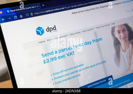 Titre et logo DPD sur la page d'accueil de son site Internet sur un ordinateur portable - fait partie de DPDGroup, un service international de livraison de colis basé en France Banque D'Images