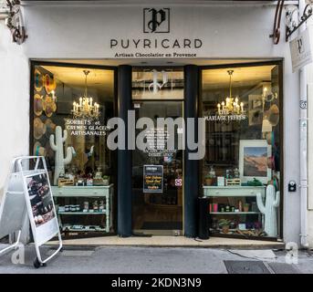 Une succursale de la Chocolaterie de Puyricard à Arles, France. Artisan chocolatier. Banque D'Images